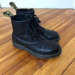 dr martens 1460 greasy